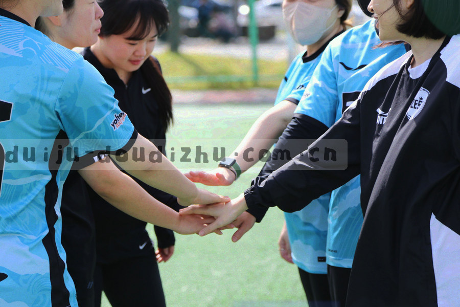 用几何图形表达规则撰写、数据校对与客服支持三类角色协作关系的扁平图解